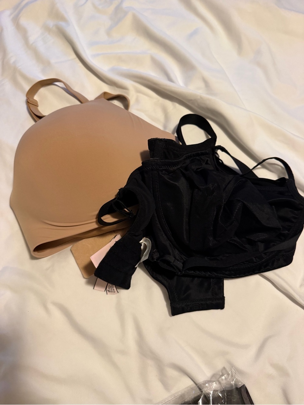 Victoria's Secret Nude &  HSIA Black Smooth Everyday Bra Duo